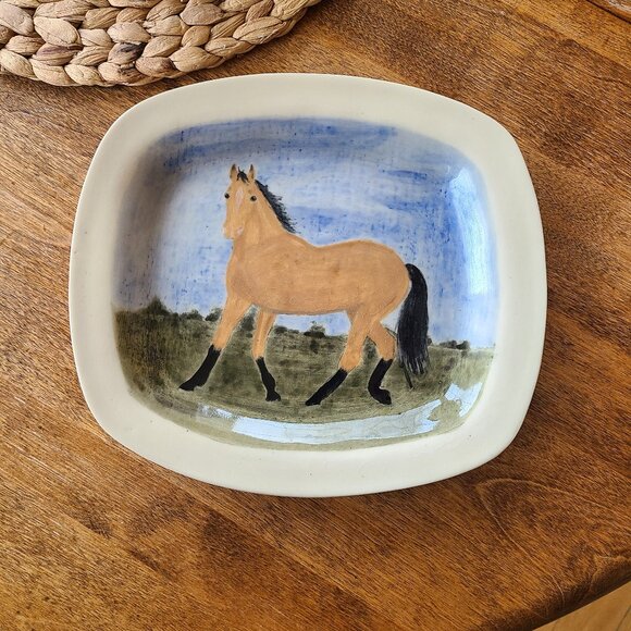Hand painted plate with horse - Picture 1 of 3